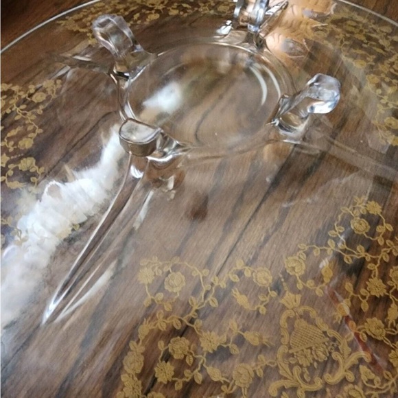 Vintage Plate with Gold pattern on glass legs - Picture 7 of 8